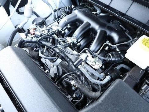 Certified 2025 Nissan Pathfinder SV w/ SV Premium Package FWD image 30