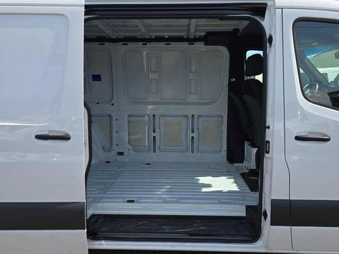Used 2025 Mercedes-Benz Sprinter 2500 image 14