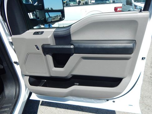 Used 2022 Ford F250 XL w/ Power Equipment Group image 18