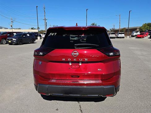 Used 2024 Nissan Rogue SL w/ SL Premium Package image 4