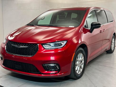 Certified 2026 Chrysler Pacifica Select FWD image 1