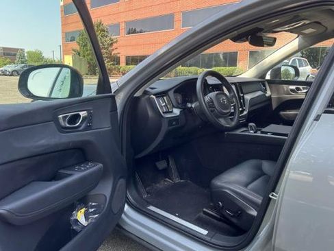 Used 2024 Volvo XC60 B5 Core w/ Climate Package AWD/4WD image 8