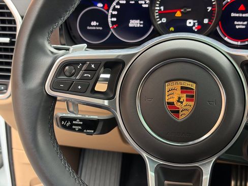 Used 2022 Porsche Cayenne GTS AWD/4WD image 37