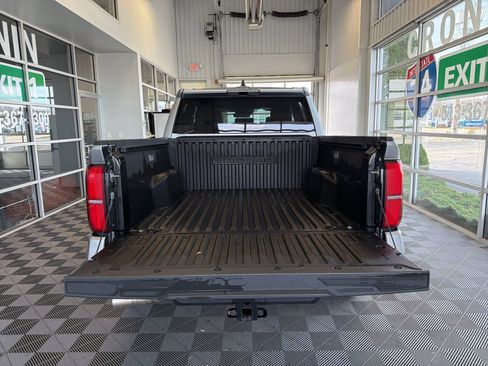 Used 2025 Toyota Tacoma TRD Off-Road image 7