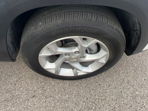 Used 2025 Chevrolet Trax LS w/ LS Convenience Package FWD image 32