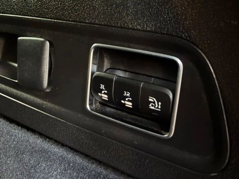 Used 2021 Mercedes-Benz GLS 450 4MATIC image 22