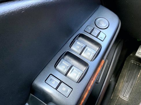 Used 2018 Chevrolet Tahoe Premier AWD/4WD image 36