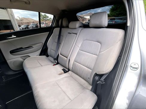 Used 2022 Kia Sportage LX image 18