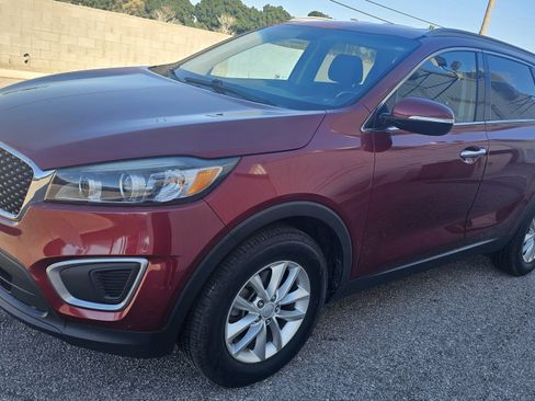 Used 2016 Kia Sorento LX w/ LX Convenience Package image 1