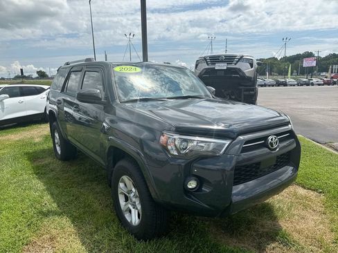 Used 2024 Toyota 4Runner SR5 AWD/4WD image 15