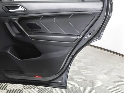 Used 2023 Volkswagen Tiguan SE image 40