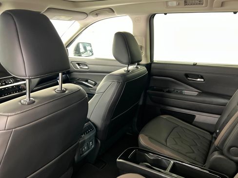 New 2026 Nissan Pathfinder Platinum image 19