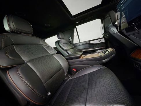New 2025 Lincoln Navigator Black Label AWD/4WD image 31