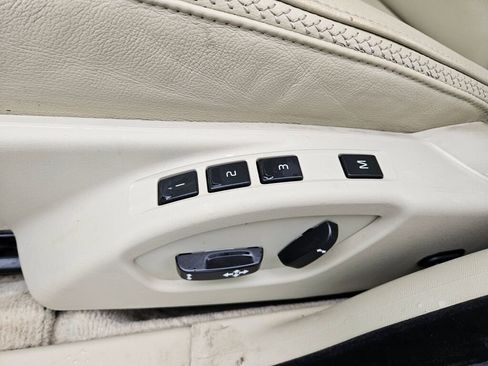 Used 2016 Volvo XC70 T5 Platinum w/ Protection Package image 21