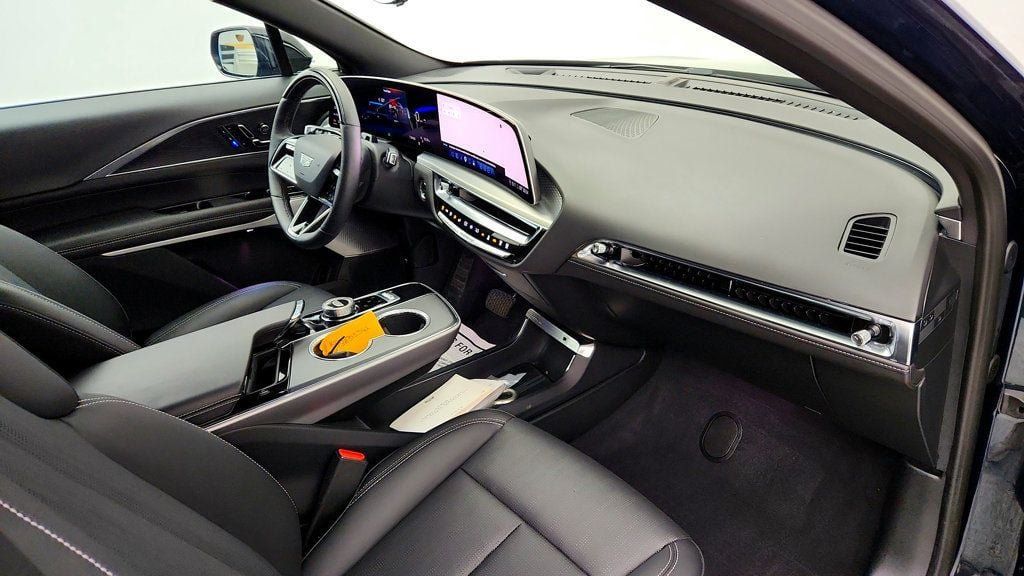 Used 2025 Cadillac Lyriq Luxury w/ LPO, Floor Liner Package AWD/4WD image 24