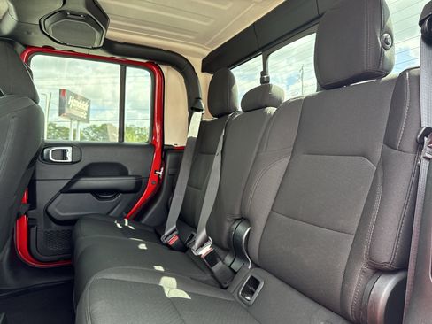 Used 2023 Jeep Gladiator Overland image 30