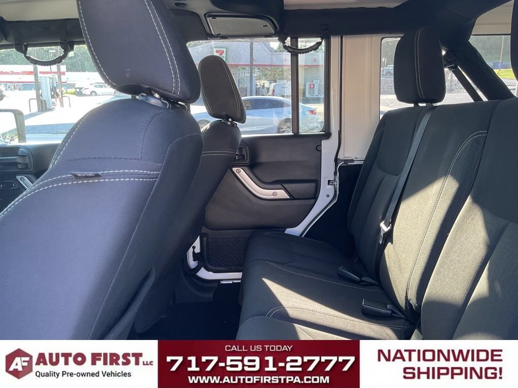 Used 2018 Jeep Wrangler Unlimited Sahara AWD/4WD image 8