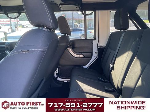 Used 2018 Jeep Wrangler Unlimited Sahara AWD/4WD image 8