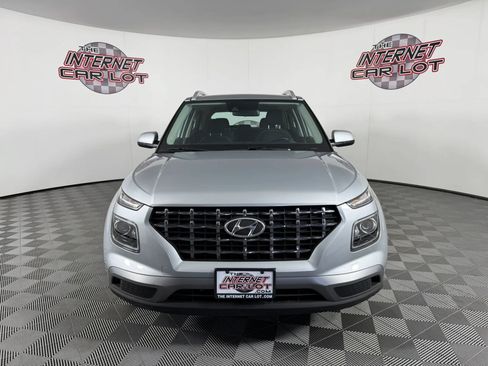 Used 2021 Hyundai Venue SEL FWD image 2
