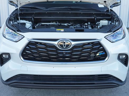 Used 2022 Toyota Highlander Platinum image 7