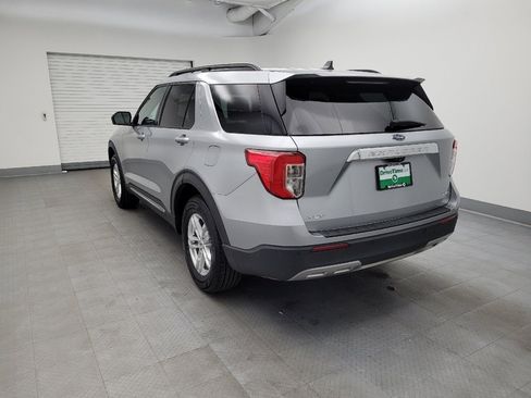 Used 2022 Ford Explorer XLT w/ Equipment Group 202A image 5
