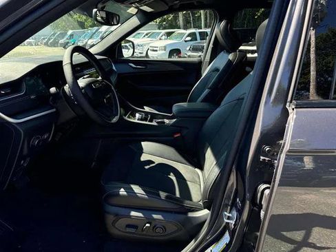 Certified 2024 Jeep Grand Cherokee Altitude image 7