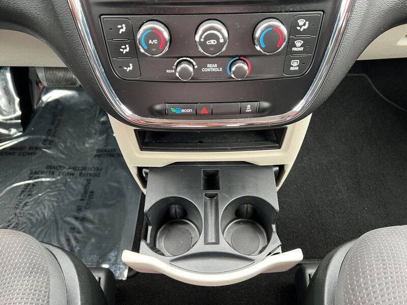 Used 2018 Dodge Grand Caravan SE w/ UConnect Hands-Free Group FWD image 26