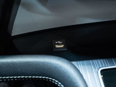 Used 2025 Toyota Sienna XLE image 30