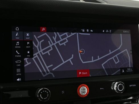 Certified 2025 Porsche Macan image 14