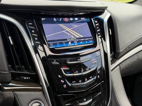 Used 2017 Cadillac Escalade ESV Platinum image 11