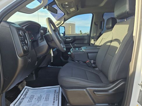 Used 2020 Chevrolet Silverado 2500 Custom w/ Custom Value Package image 7