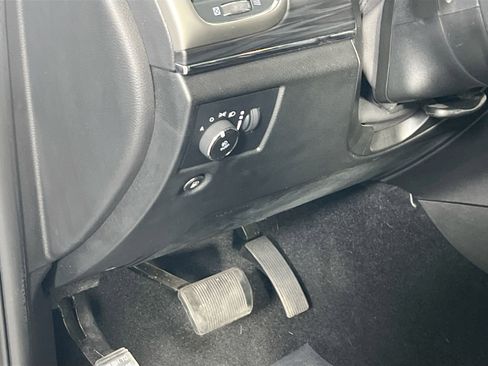 Used 2021 Jeep Grand Cherokee Limited image 10