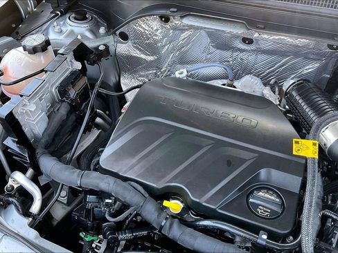 Used 2025 Chevrolet Trax LT FWD image 23