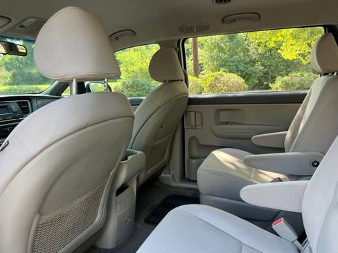 Used 2016 Kia Sedona L FWD image 12