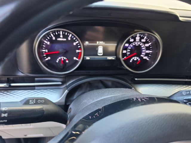 Used 2022 Kia Carnival LX FWD image 20