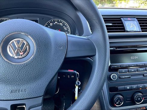 Used 2013 Volkswagen Passat 2.5 S FWD image 25