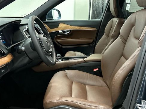 Used 2023 Volvo XC90 B5 Plus image 10