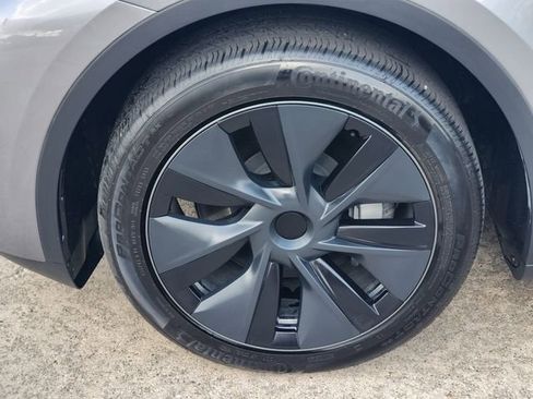 Used 2025 Tesla Model Y Long Range AWD/4WD image 10