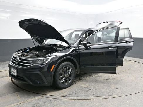 Used 2022 Volkswagen Tiguan SE image 43