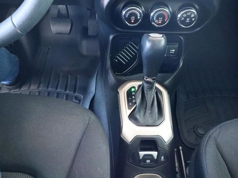 Used 2017 Jeep Renegade Sport w/ Power & Air Group image 18