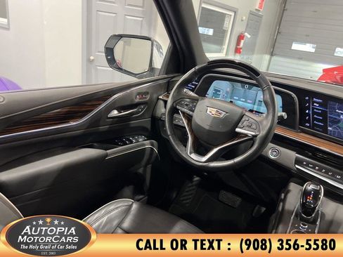 Used 2024 Cadillac Escalade Premium Luxury AWD/4WD image 29