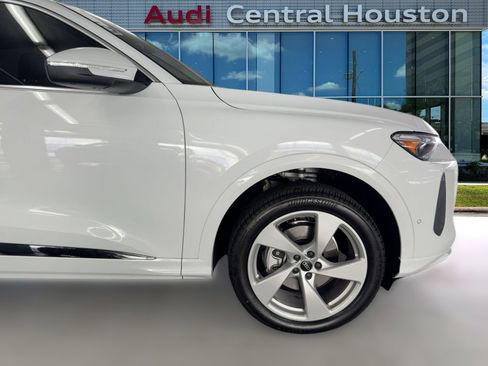 New 2025 Audi Q5 Premium Plus image 12