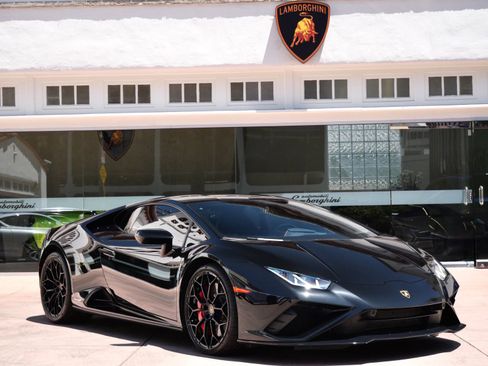 Used 2023 Lamborghini Huracan EVO RWD image 1