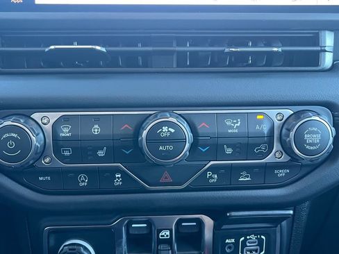 New 2026 Jeep Wrangler Unlimited Sahara AWD/4WD image 4