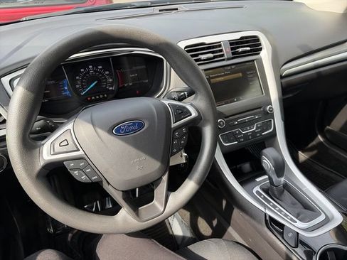 Used 2016 Ford Fusion SE FWD image 25