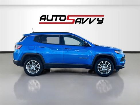 Used 2024 Jeep Compass Latitude image 8