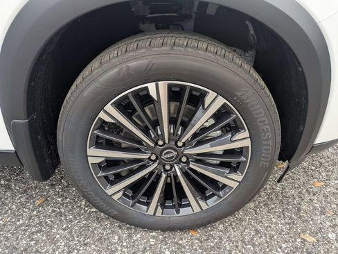 New 2026 Nissan Pathfinder Platinum image 7