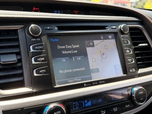 Used 2018 Toyota Highlander XLE AWD/4WD image 20