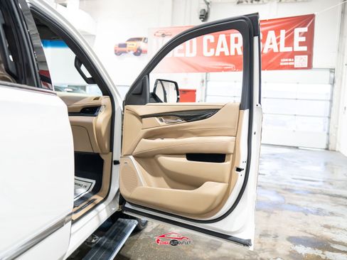 Used 2018 Cadillac Escalade ESV Platinum AWD/4WD image 44