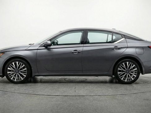 Used 2025 Nissan Altima 2.5 SV image 5